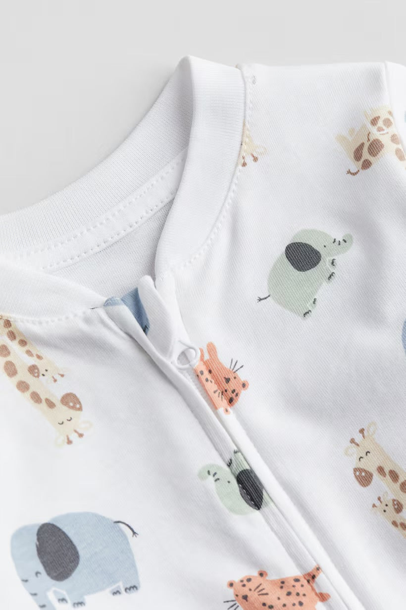 Patterned sleepsuit